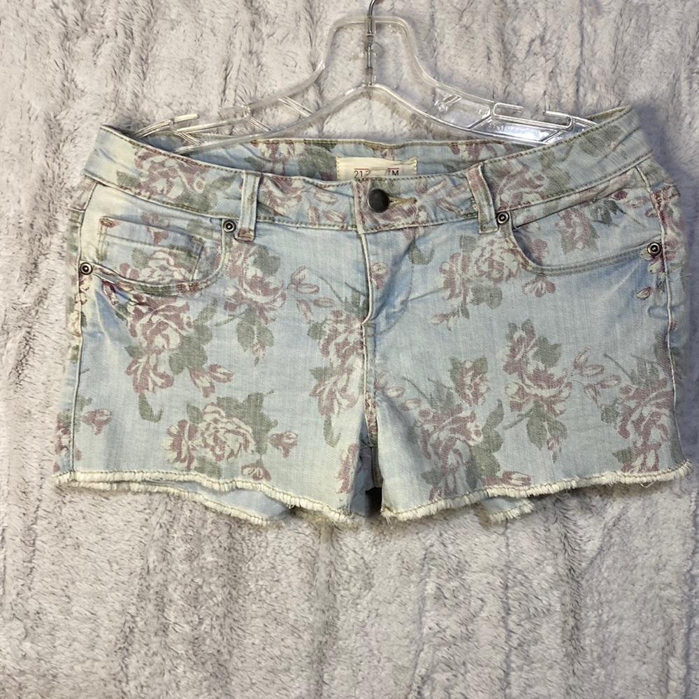 94. 2.1 denim women summer jean shorts. Size 28